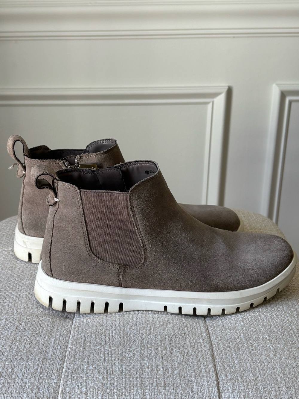 BLONDO, SIZE 7, Taupe Suede Sneakers - Picture 4 of 4